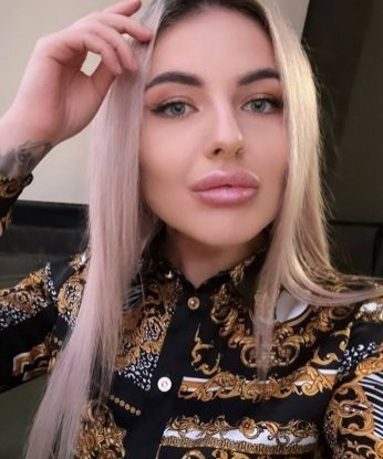 Живу в Москве. Отправляйся со мной в путешествие страсти и наслаждения. Я умею подарить тебе все, что ты можешь себе пожелать. Мои услуги - искусство удовольствия. У меня есть огромный опыт, чтобы удовлетворить даже самые скрытые желания. Мои возможности безграничны, а твое удовольствие - в моих нежных руках. Фотографии здесь говорят сами за себя, в них ты увидишь истинную красоту и привлекательность. Не упускай возможность ощутить настоящий вкус жизни со мной. Оставив свой отзыв, ты подтвердишь, что я - лучшая из лучших. Жду тебя, чтобы сделать твои самые смелые фантазии реальностью. 💋+7XXX-XXX-XX-XX💋 14545, 23 года